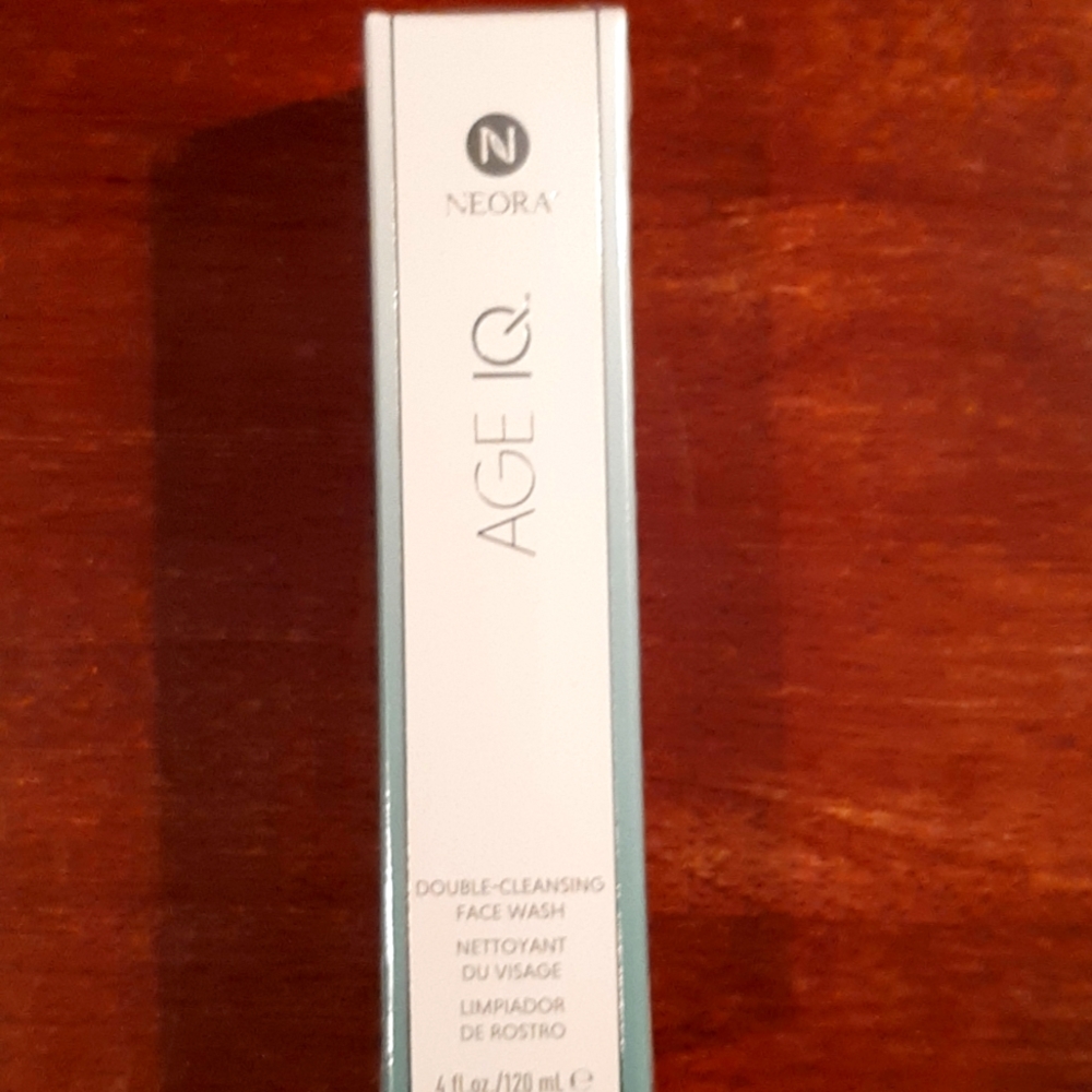 Brand new sealed Neora Age IQ double cleansing face wash